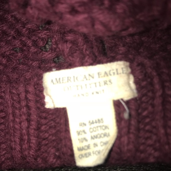 American Eagle burgundy beanie - Picture 2 of 3